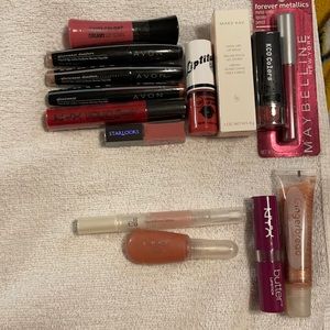 Lot of lipstick/lip gloss